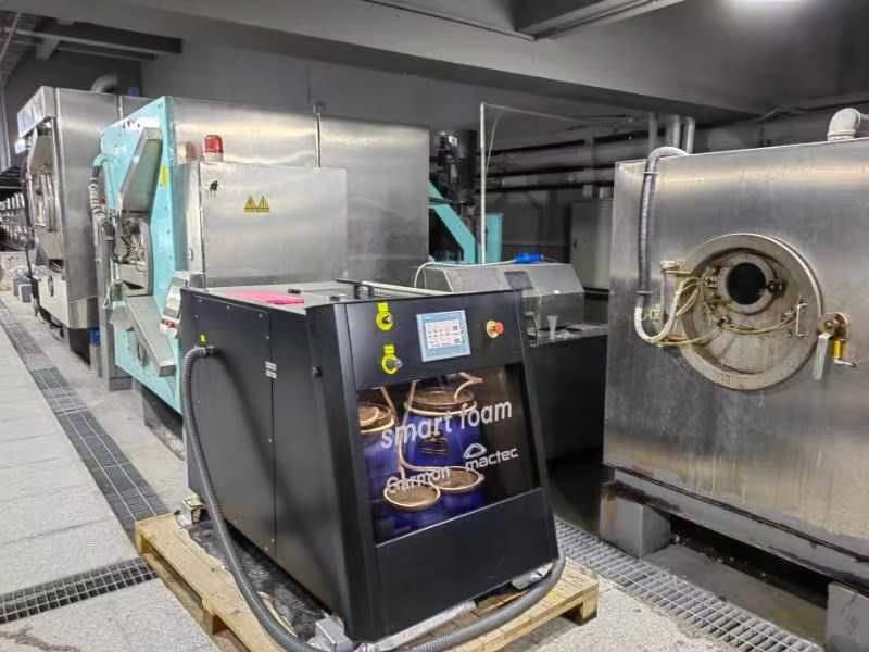 Industrial washing machines at HuaFeng laundry